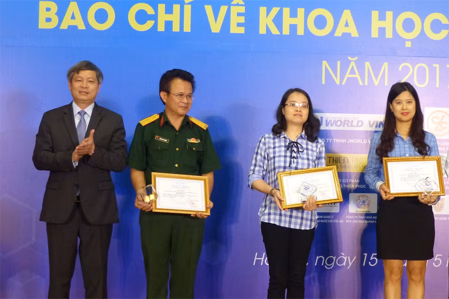 TTXVN đoạt ba giải báo chí khoa học và công nghệ năm 2017 ảnh 1