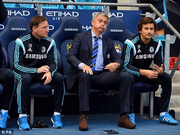 Mourinho "chết lặng" và cay cú khi chứng kiến Lampard ghi bàn ảnh 1