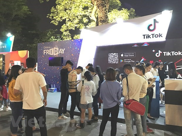 Online Friday: Bước tiến mạnh mẽ của hàng Việt ở kỷ nguyên thương mại điện  tử | Vietnam+ (VietnamPlus)