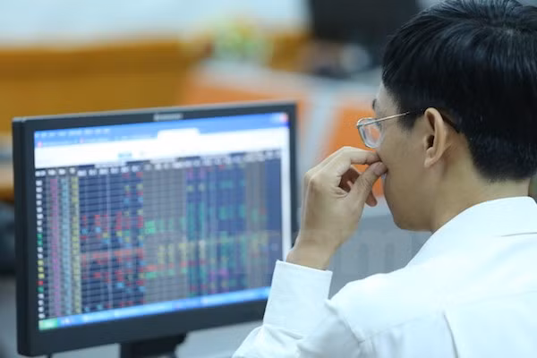 Chỉ số VN-Index tăng gần 4 điểm trong phiên giao dịch đầu tuần ảnh 1
