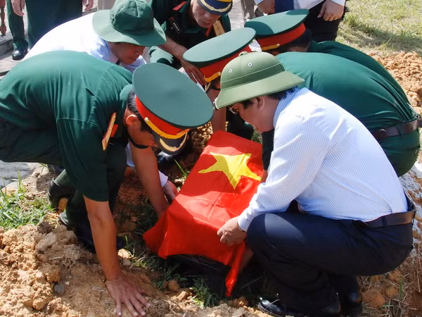 Thanh Hóa: An táng 27 hài cốt liệt sỹ hy sinh tại Lào ảnh 1