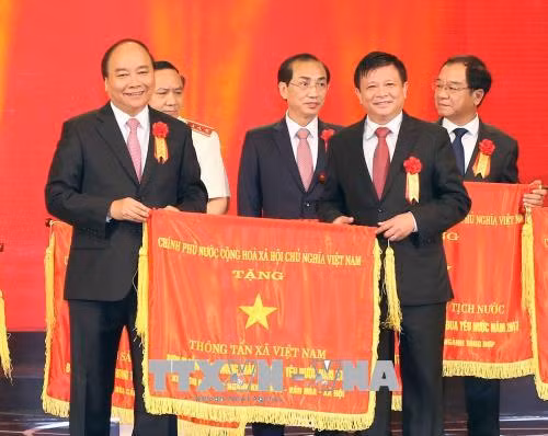 Lễ kỷ niệm 70 năm ngày Bác Hồ ra Lời kêu gọi thi đua ái quốc ảnh 1