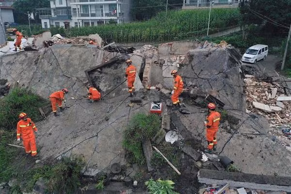Động đất tại Trung Quốc: Số thương vong không ngừng tăng ảnh 2