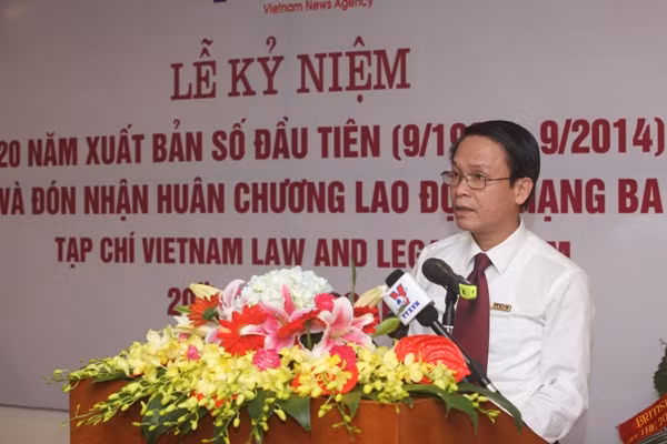 Tạp chí Vietnam Law and Legal Forum nhận Huân chương Lao động ảnh 2