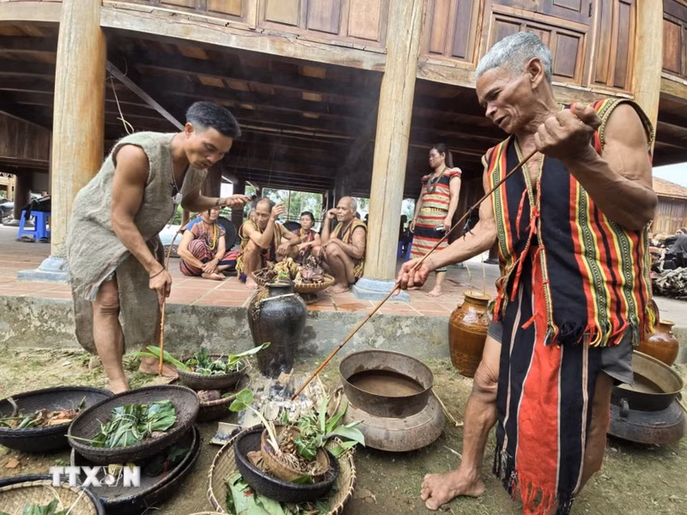 0409cungtrialuaKonTum.jpg