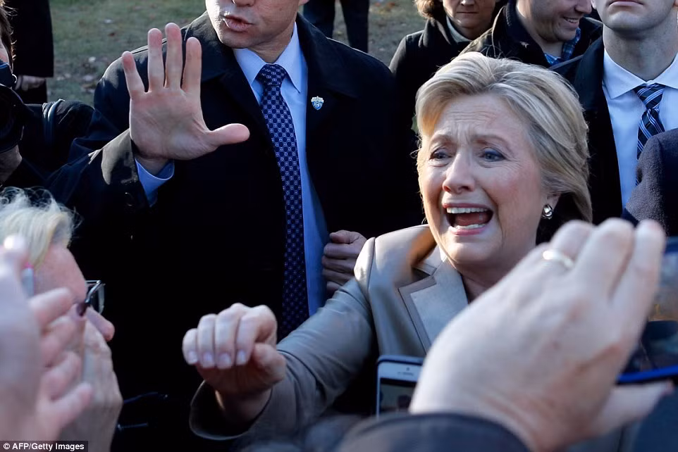 Chiến thắng tại 2 bang, bà Clinton thu hẹp khoảng cách với đối thủ ảnh 1