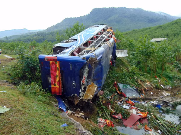 Quảng Nam: Thăm hỏi, hỗ trợ gia đình các nạn nhân vụ lật xe khách ảnh 1