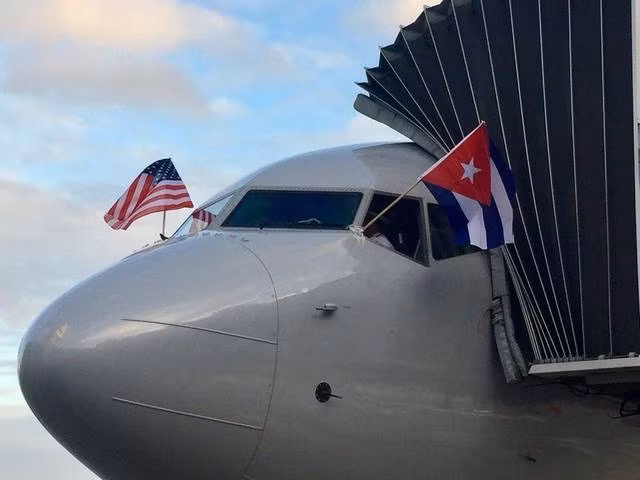 Chuyến bay thương mại đầu tiên của Mỹ hạ cánh xuống Cuba ảnh 1