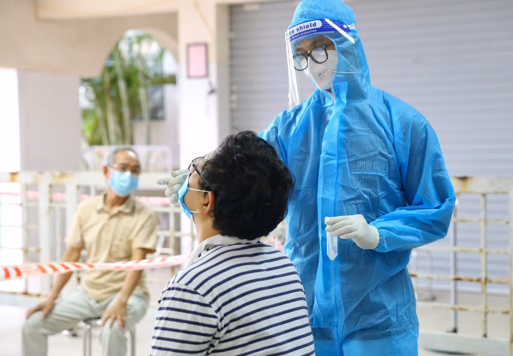 Ngày 12/11: Hà Nội thêm 165 ca mắc COVID-19, có 27 ca cộng đồng ảnh 1