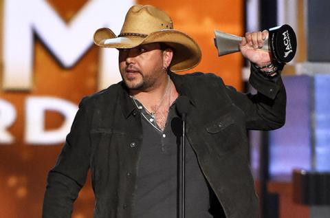 Jason Aldean chiến thắng tại lễ trao Giải Hàn lâm nhạc Đồng quê | Vietnam+  (VietnamPlus)
