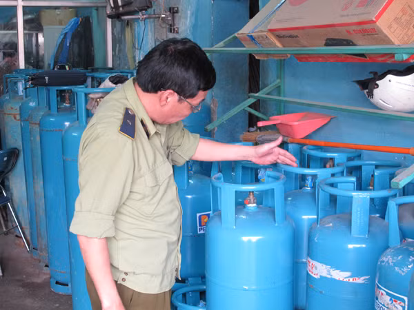 Hà Nội tổng kiểm tra doanh nghiệp kinh doanh xăng dầu, khí hóa lỏng ảnh 1