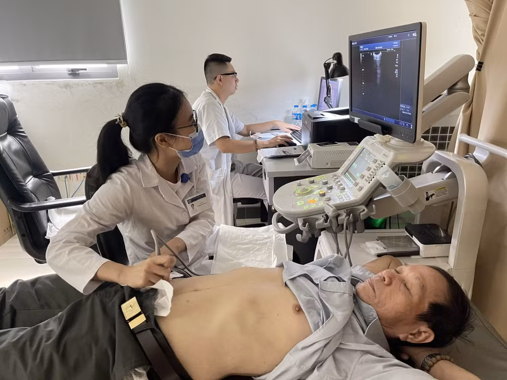 Bệnh viện công khai, minh bạch giá dịch vụ khám chữa bệnh theo yêu cầu ảnh 2