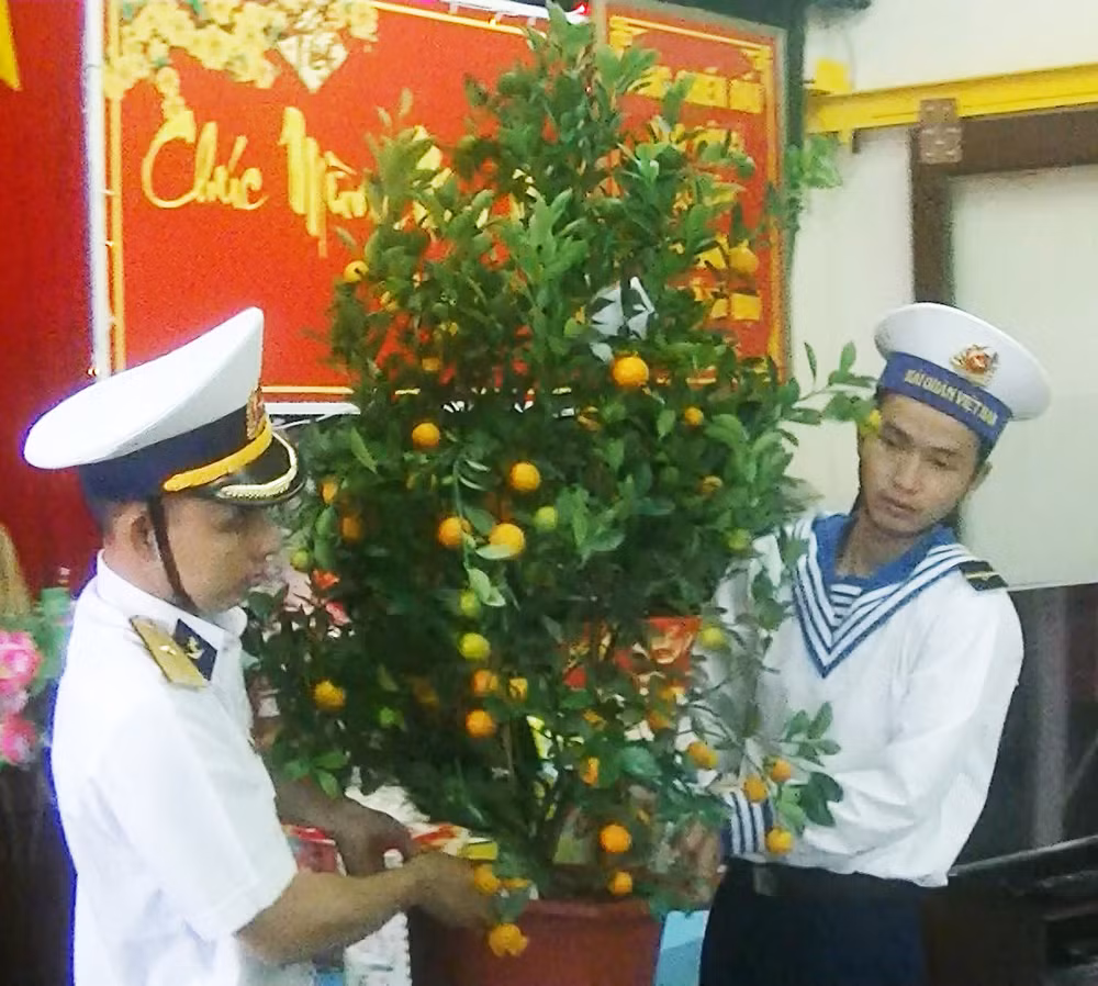 Ra nhà giàn mùa biển động: Tết của những người “chân không chạm đất” ảnh 2