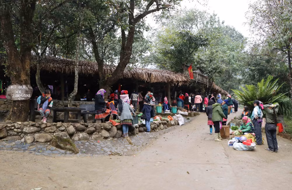 Lai Châu: Đặc sắc chợ phiên Sin Suối Hồ vào dịp đầu năm mới ảnh 2