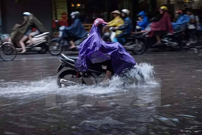 Bắc Bộ mưa dông, Tây Nguyên nguy cơ cao xảy ra lũ quét, sạt lở đất ảnh 1