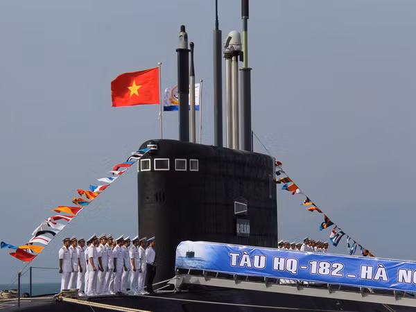 Ảnh Lễ tiếp nhận và thượng cờ trên tàu ngầm Hà Nội ảnh 3