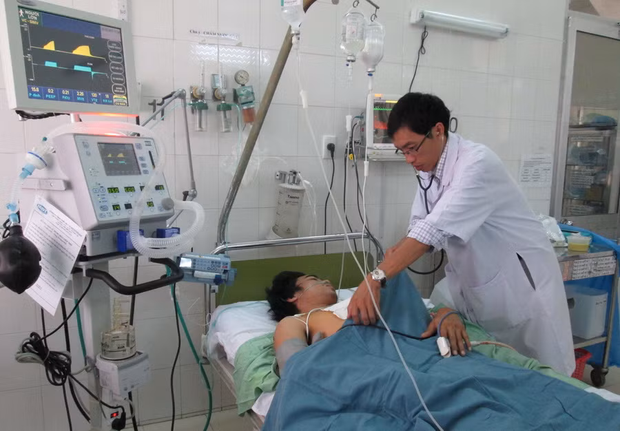 Cấp cứu kịp thời nam thiếu niên bị dao đâm trúng ngực, thủng tim ảnh 1