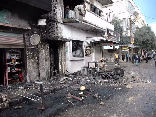 Syria cho phép phụ nữ, trẻ em rời khu vực giao tranh ở Homs ảnh 1