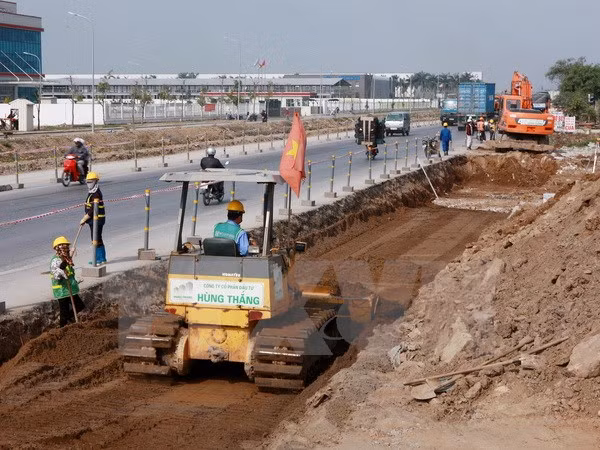 Đại biểu Trần Hoàng Ngân: Chỉ nên đầu tư vào những dự án cấp bách ảnh 1