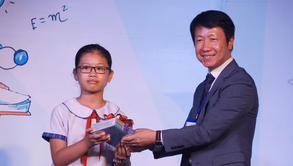 Trao tặng 10.000 cuốn sách cho học sinh tiểu học tại TP Hồ Chí Minh ảnh 1