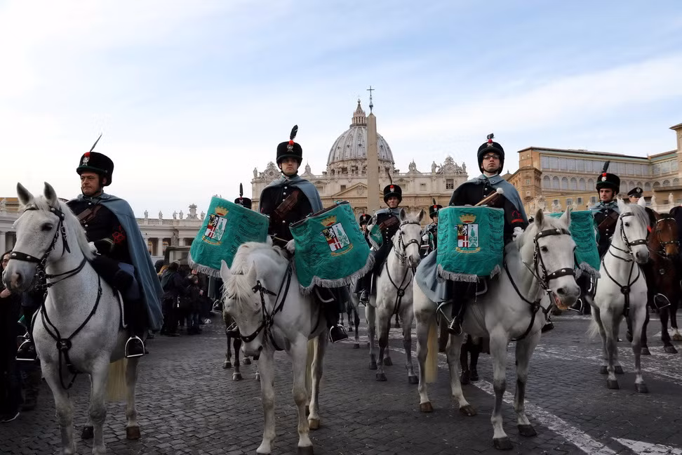 Độc đáo lễ ban phước lành cho động vật ở thủ đô của Italy ảnh 12