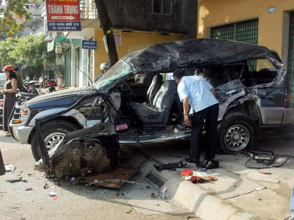 Tuyên Quang: Xe khách va chạm với xe 7 chỗ, 1 người tử vong ảnh 1
