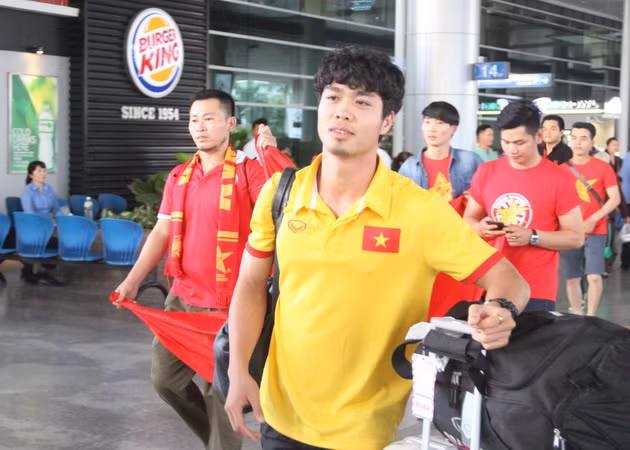 AFF SUZUKI CUP 2016: Tuyển Việt Nam đã có mặt tại Indonesia ảnh 1