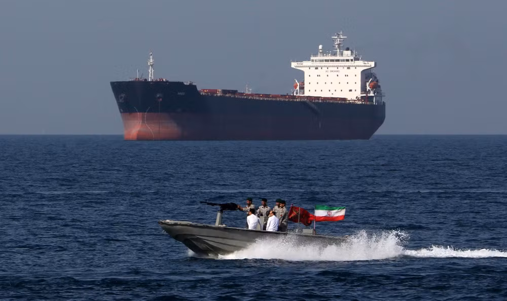 Iran chặn đứng vụ tấn công của cướp biển nhằm vào tàu chở dầu ảnh 1