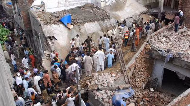 Pakistan: Đã có 24 người thiệt mạng trong vụ sập nhà thờ Hồi giáo ảnh 1
