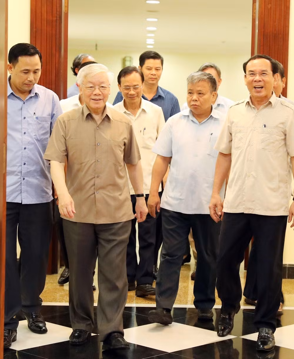 Hình ảnh Tổng Bí thư, Chủ tịch nước chủ trì họp Bộ Chính trị ảnh 2
