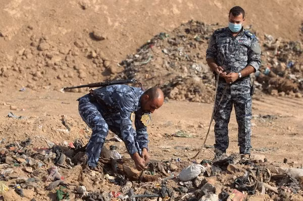 Hơn 200 ngôi mộ tập thể nạn nhân của IS được phát hiện tại Iraq ảnh 1