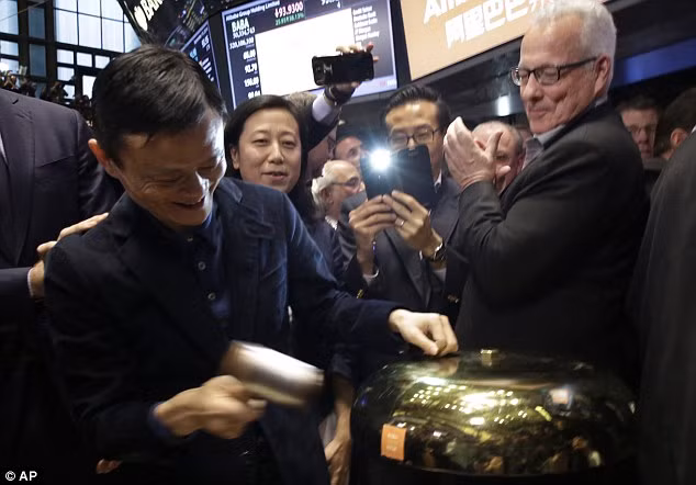 Jack Ma: Từ kẻ bị KFC "đá đít" thành người giàu thứ 70 thế giới ảnh 2