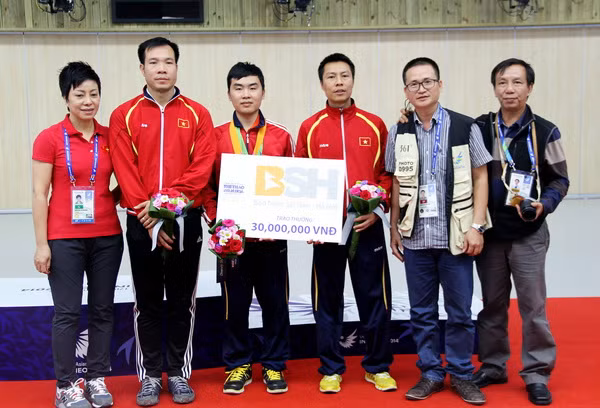 Thưởng nóng cho các vận động viên bắn súng ở ASIAD ảnh 1