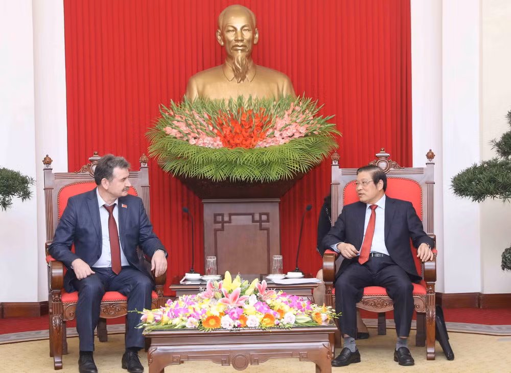 Đoàn đại biểu Đảng Cộng sản Nhân dân Kazakhstan thăm Việt Nam ảnh 1