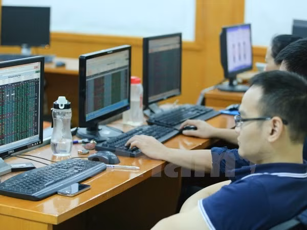 Năm mã chứng khoán được giao dịch mạnh nhất trong tuần ảnh 1