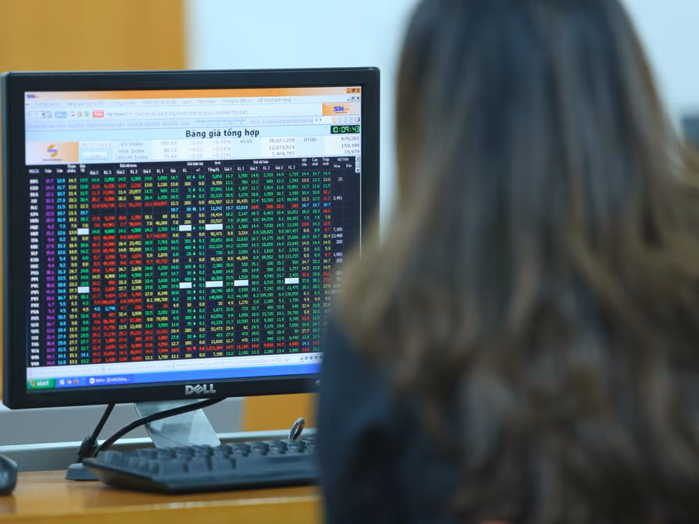 Nhóm cổ phiếu ngân hàng tăng giá tạo lực đẩy cho VN-Index đi lên ảnh 1