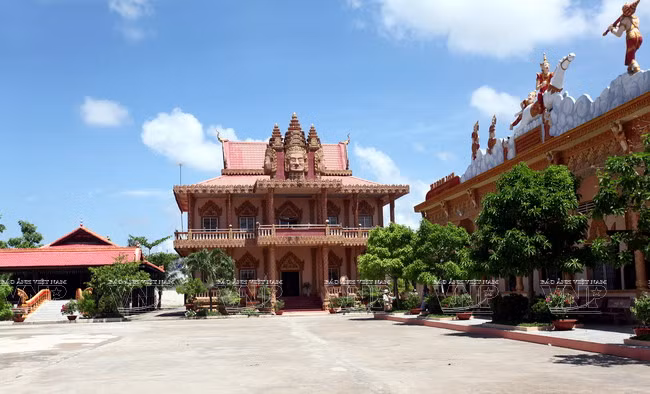 Chùa Xiên Cán - lộng lẫy kiến trúc Khmer của Bạc Liêu ảnh 7
