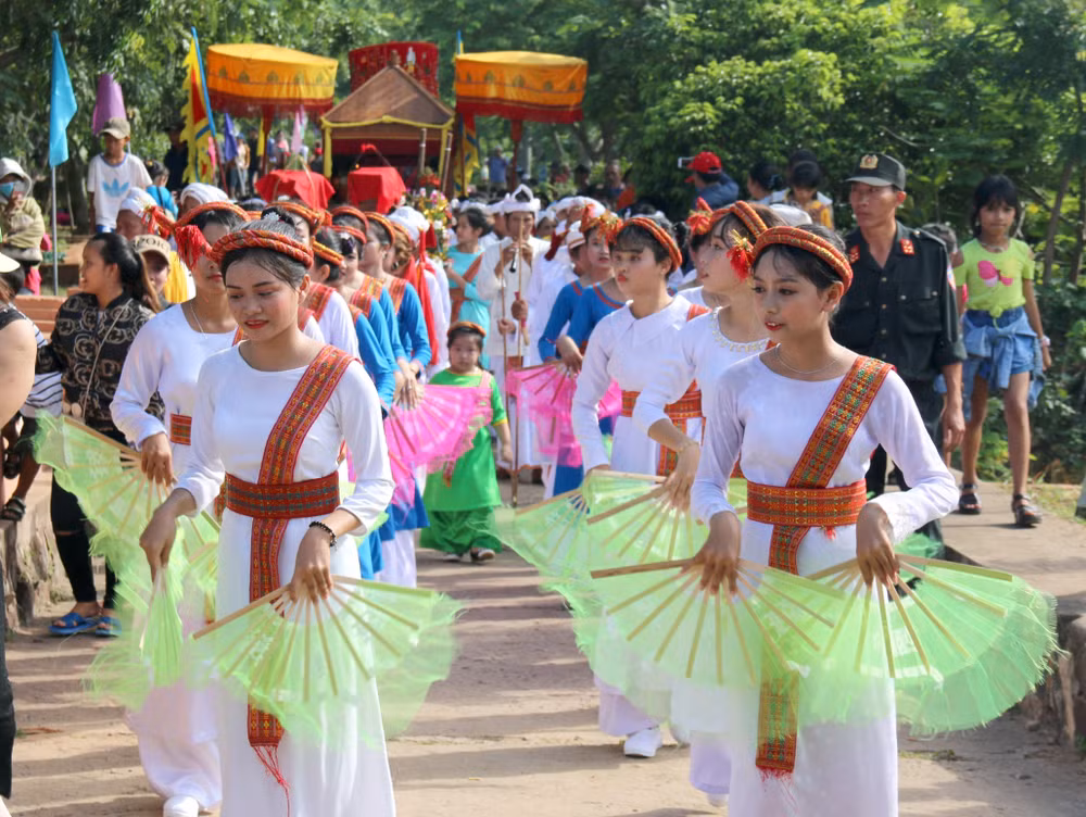 Đồng bào Chăm ở Bình Thuận nô nức đón Lễ hội Katê 2019 ảnh 1