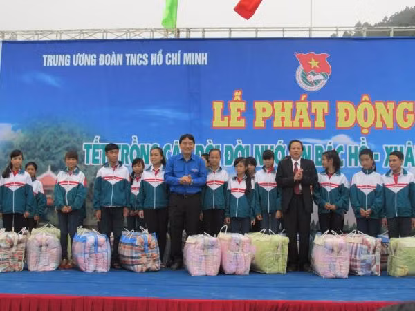Trồng hàng trăm nghìn cây xanh hưởng ứng Tết trồng cây xuân 2015 ảnh 2