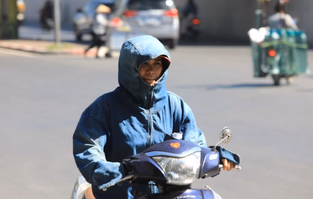 Bắc Bộ, Trung Bộ ngày nắng gắt, tối và đêm có mưa dông kèm lốc ảnh 1