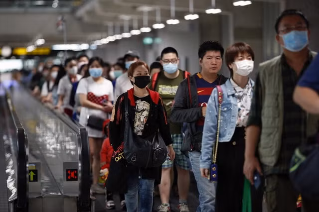 Hong Kong ghi nhận trường hợp đầu tiên lây từ người sang người ảnh 1