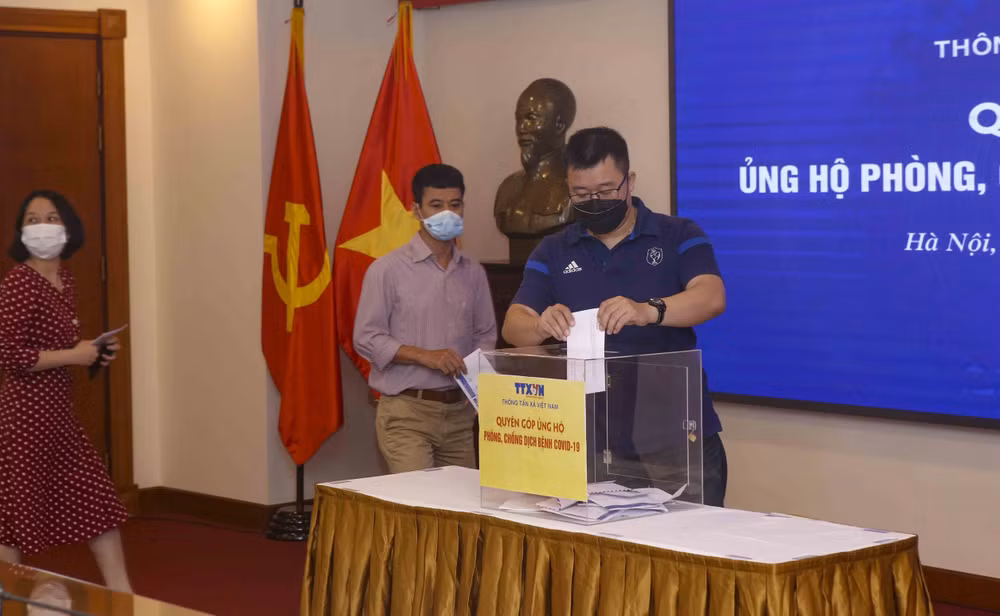 [Photo] TTXVN quyên góp ủng hộ phòng, chống dịch COVID-19 ảnh 1