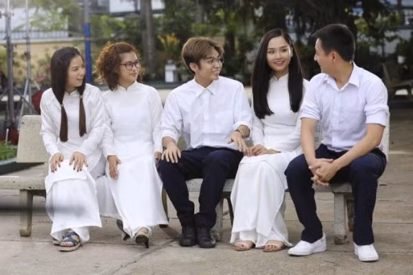 “Cô gái đến từ hôm qua” xuất ngoại trước khi ra mắt khán giả Việt ảnh 1