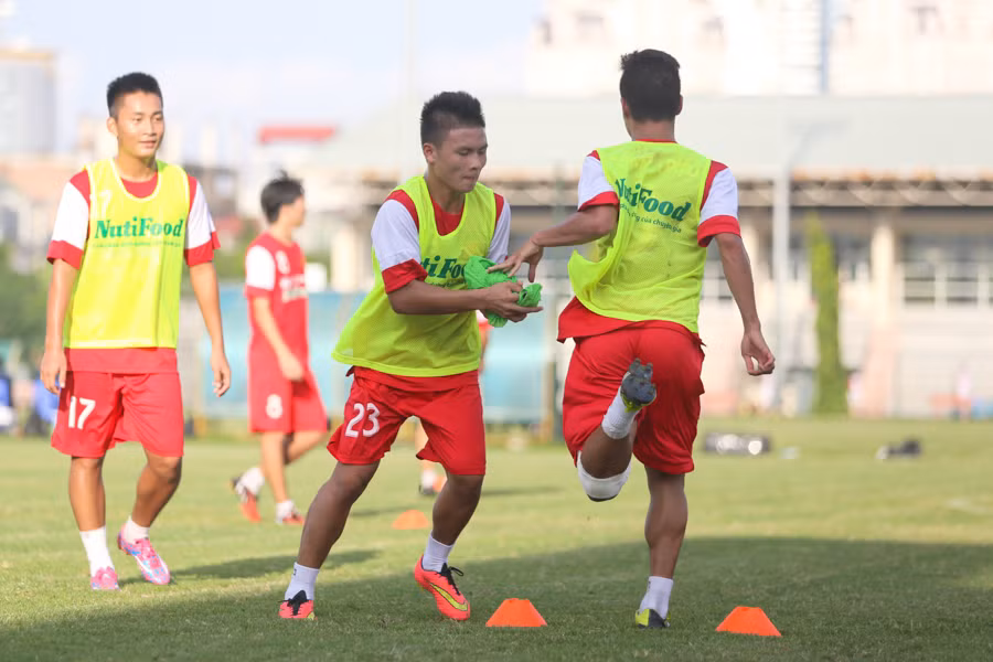 Mệt nhoài vì Nhật Bản, U19 Việt Nam bày trò thi chạy ảnh 3