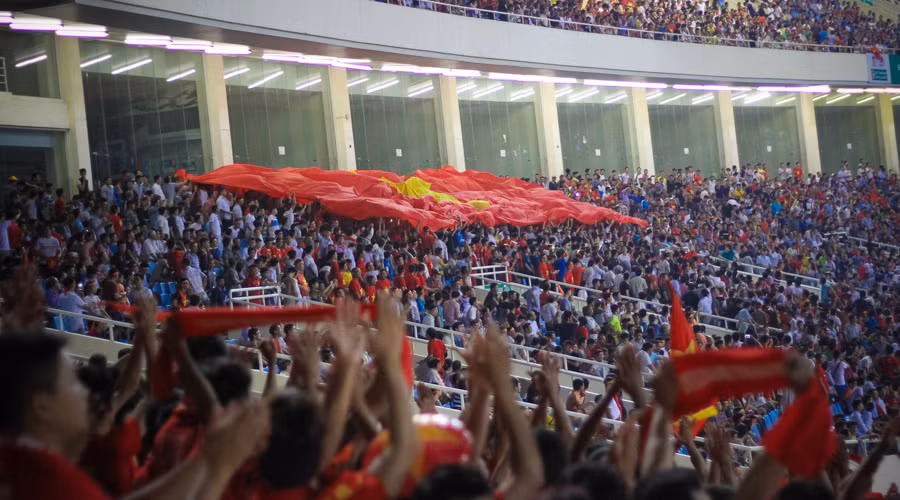 Vì U19 Việt Nam, ‘fan’ Việt cười rạng rỡ khi đến, câm lặng khi về ảnh 5
