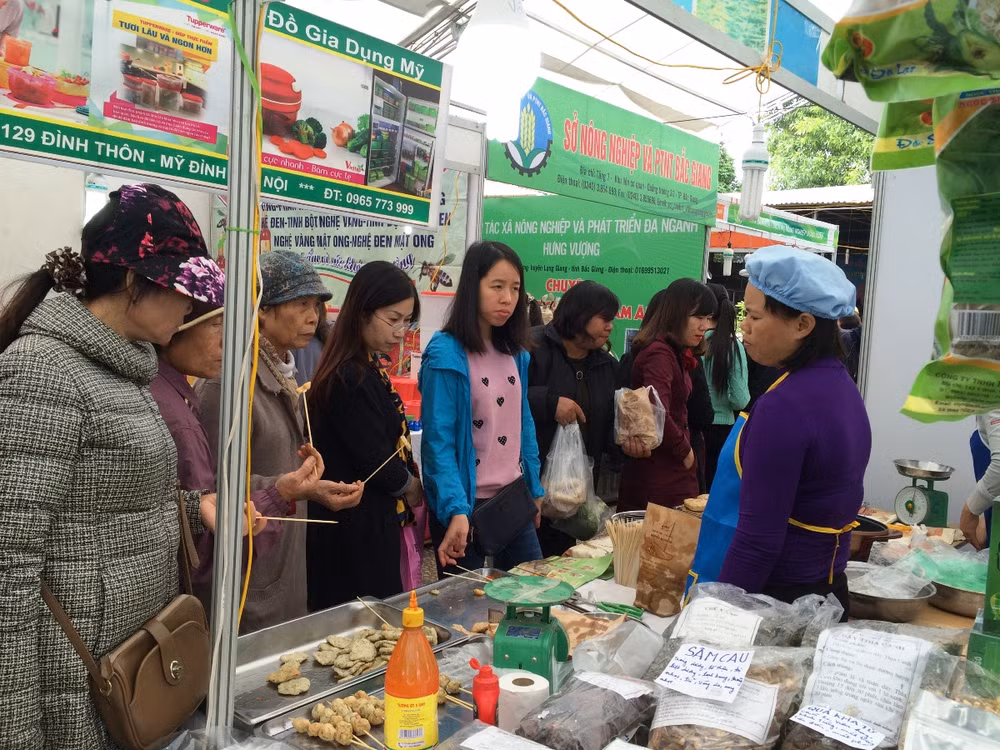 Hội chợ AgroViet 2016 “cháy hàng” ngay trong buổi khai mạc ảnh 10
