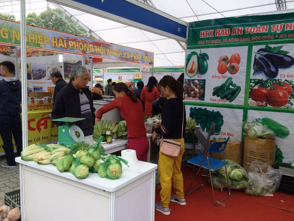 Hội chợ AgroViet 2016 “cháy hàng” ngay trong buổi khai mạc ảnh 7