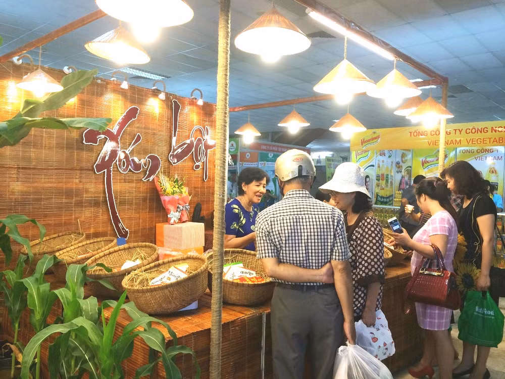 Hội chợ “Thực phẩm-Nông sản sạch” thu hút người tiêu dùng Thủ đô ảnh 1
