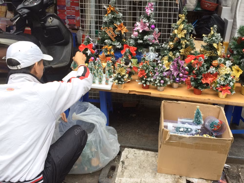 Thị trường Giáng sinh: Khách hàng chuộng trang phục Noel xuất xứ Việt ảnh 2