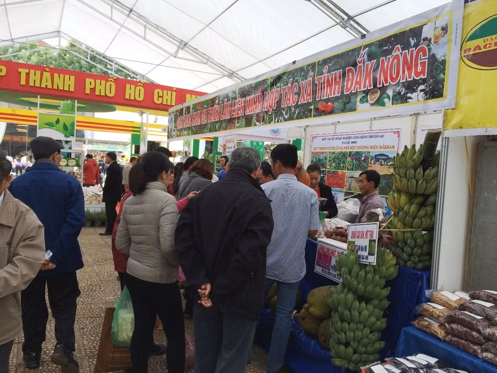 Hội chợ AgroViet 2016 “cháy hàng” ngay trong buổi khai mạc ảnh 2